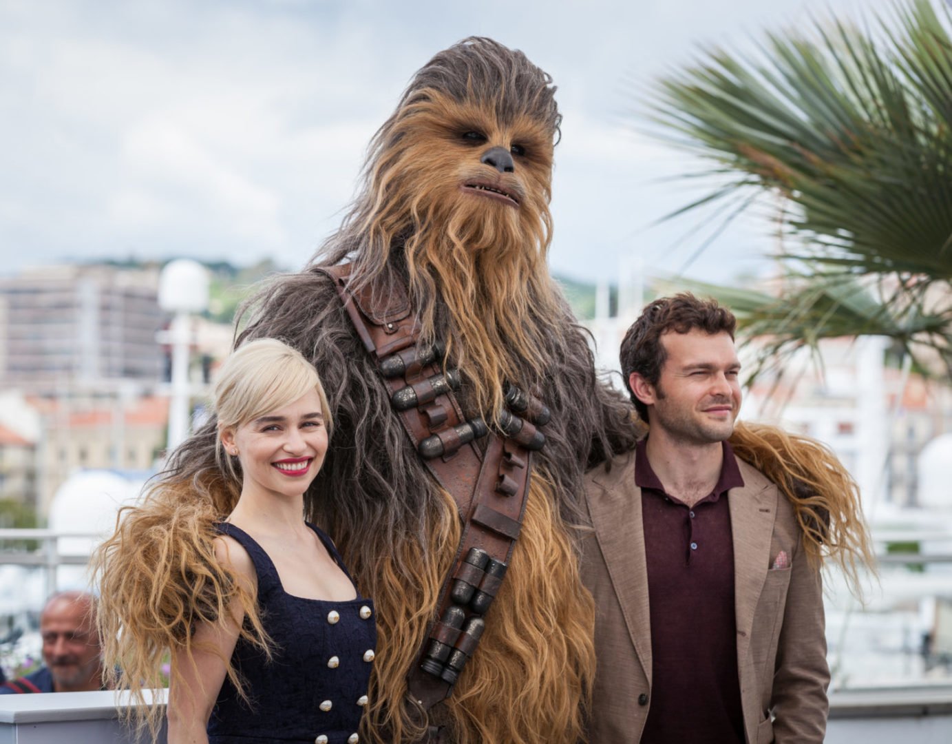 emilia clarke posing with Chewbacca